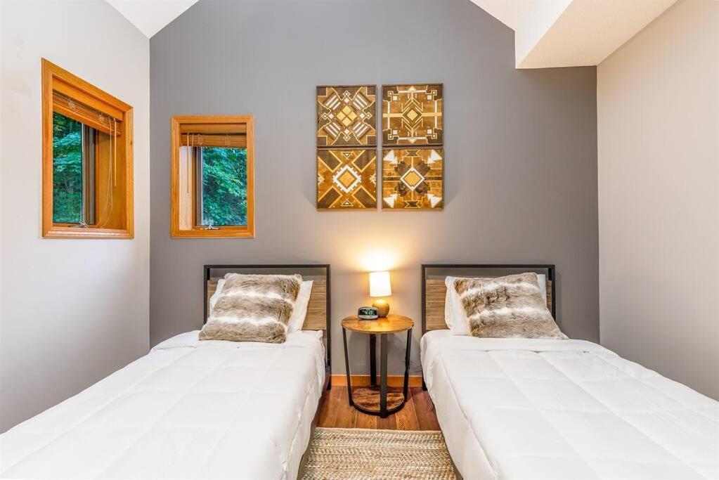 Relaxing 2bedroom Townhome W/playroom & Great View *