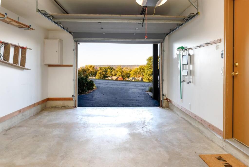 Relaxing 2bedroom Townhome W/playroom & Great View Holiday home *