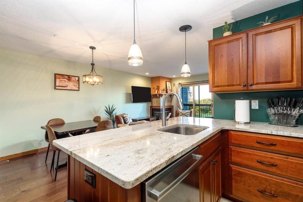 Relaxing 2bedroom Townhome W/playroom & Great View Ferienhaus *
