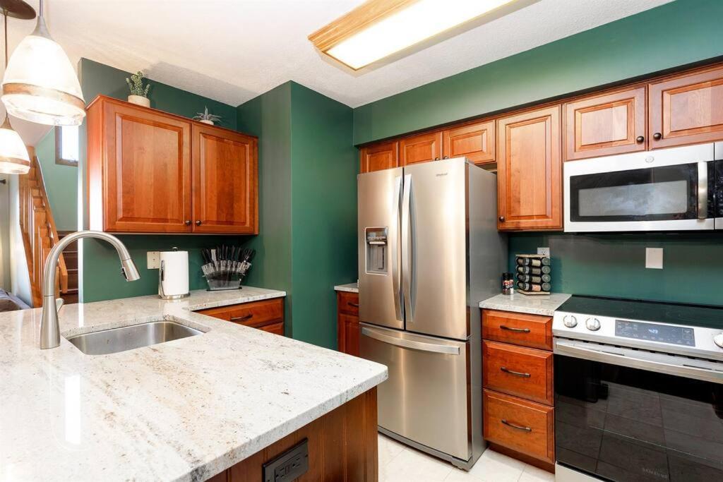 Relaxing 2bedroom Townhome W/playroom & Great View Galena
