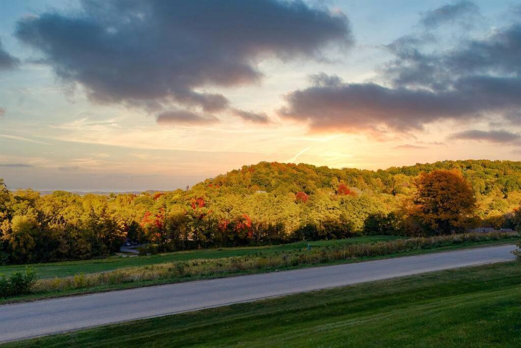 Relaxing 2bedroom Townhome W/playroom & Great View Holiday home
