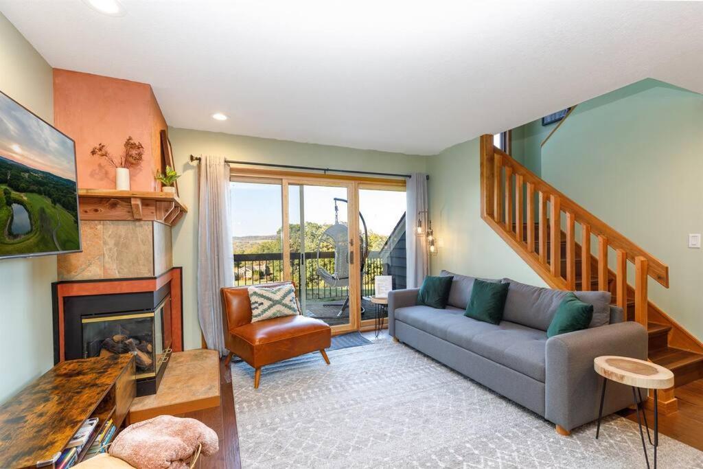 Relaxing 2bedroom Townhome W/playroom & Great View *